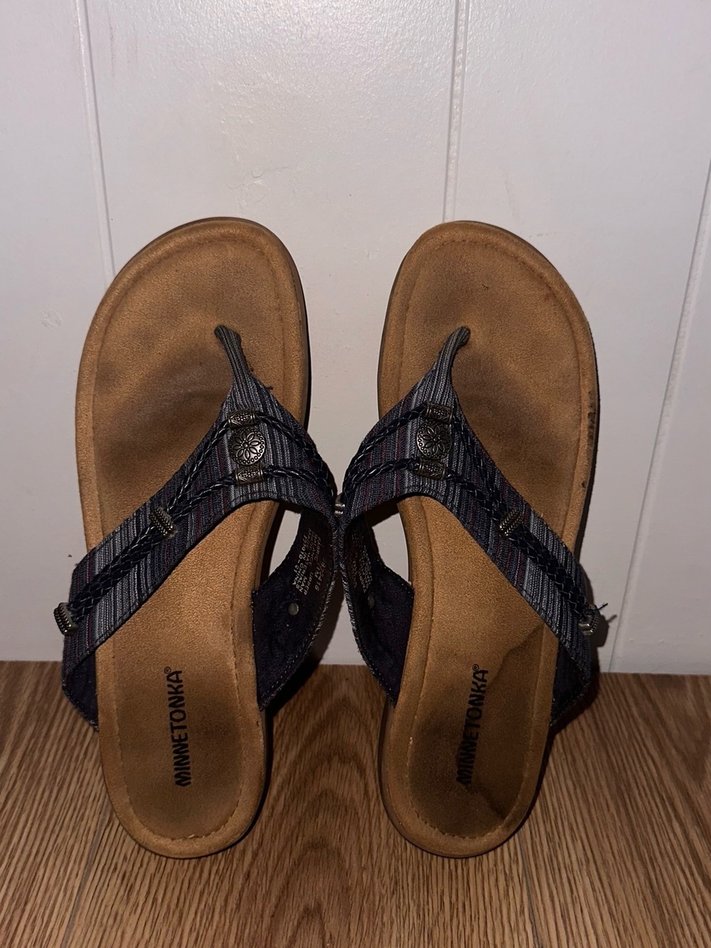 Minnetonka Women's Navy Blue and Black Striped Thong Sandals